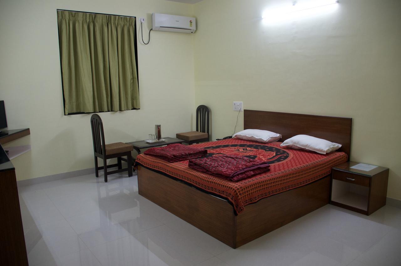 Hira Laxmi Residency Hotell Alībāg Exteriör bild