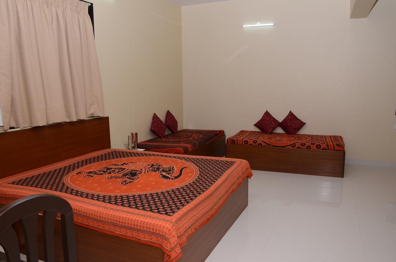 Hira Laxmi Residency Hotell Alībāg Exteriör bild