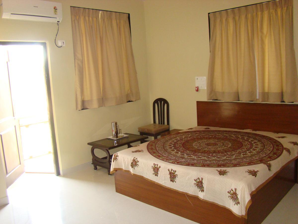 Hira Laxmi Residency Hotell Alībāg Exteriör bild
