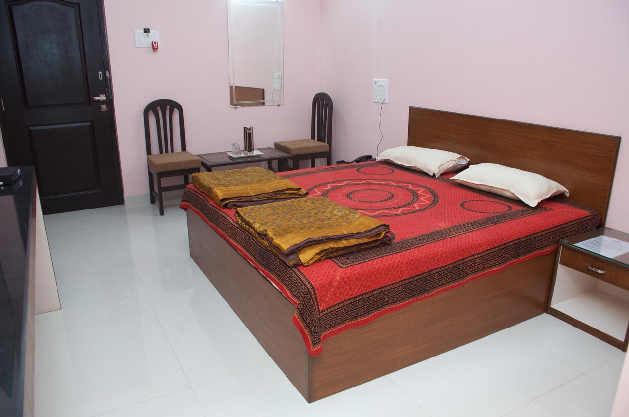Hira Laxmi Residency Hotell Alībāg Exteriör bild