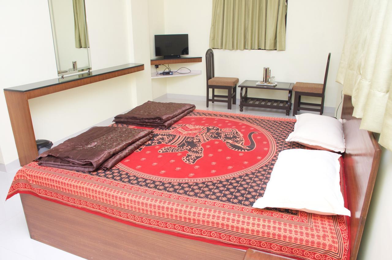 Hira Laxmi Residency Hotell Alībāg Exteriör bild