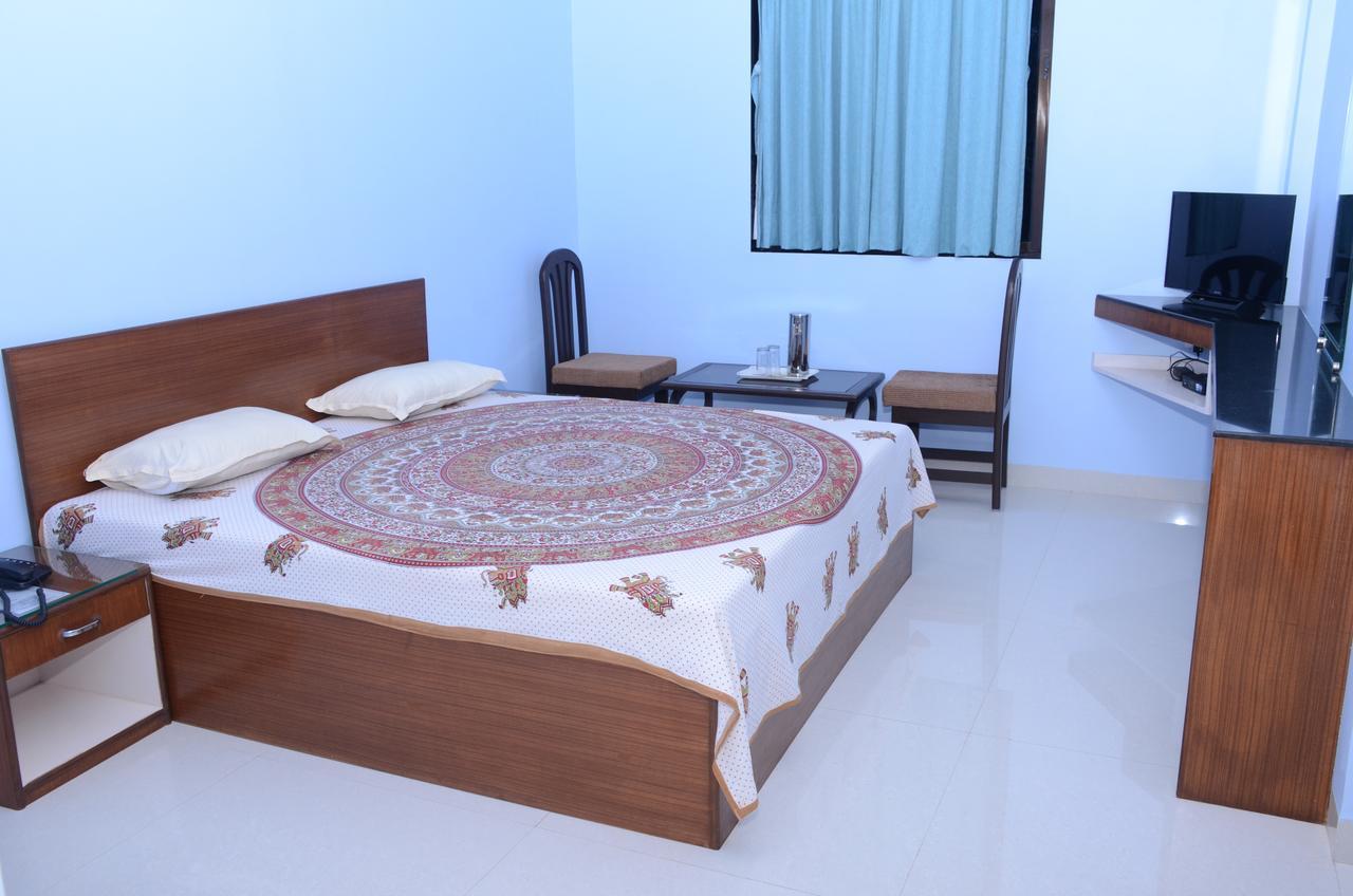 Hira Laxmi Residency Hotell Alībāg Exteriör bild