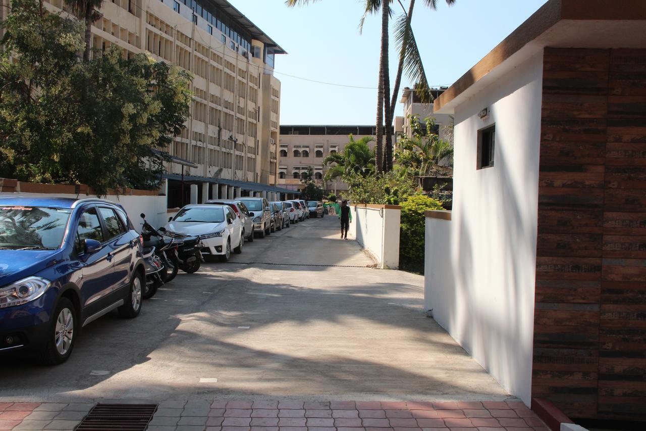 Hira Laxmi Residency Hotell Alībāg Exteriör bild